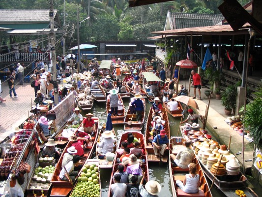 This is really mostly for tourists, but there are a lot of people who live along the canals that buy their produce from the boats
