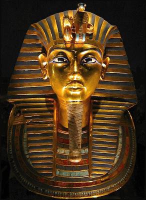 05-The funerary death mask of Tutanhkamen, the most expensive treasures (this is 12kg of gold) are kept in a special dark room